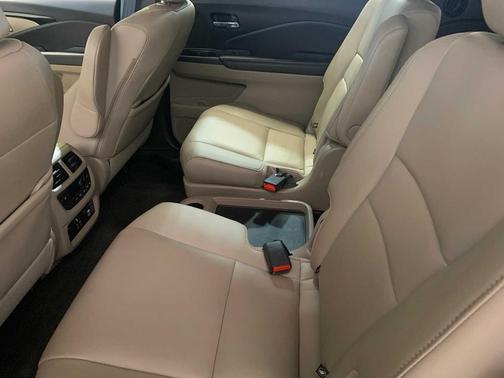 2021 Honda Pilot Touring 8-Passenger