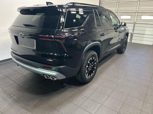 Mosaic Black Metallic 2026 Chevrolet Traverse AWD Z71