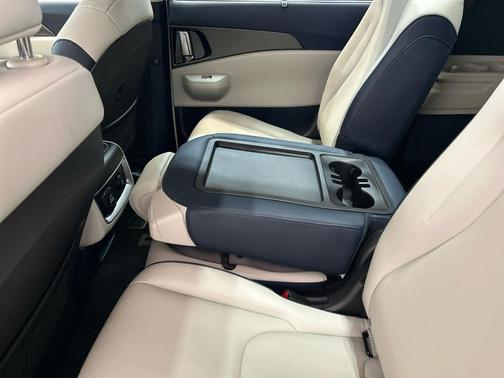 Snow White Pearl 2026 Kia Carnival Hybrid SX