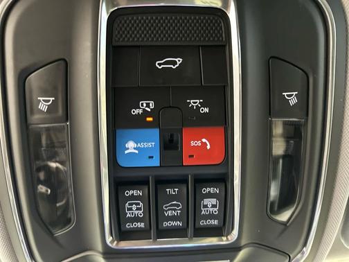 Diamond Black Crystal Pearlcoat 2023 Jeep Grand Cherokee Limited