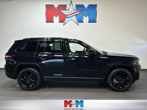 Diamond Black Crystal Pearlcoat 2023 Jeep Grand Cherokee Limited