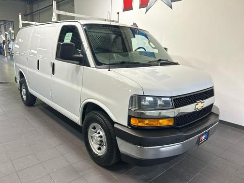 Summit White 2018 Chevrolet Express 2500 Work Van