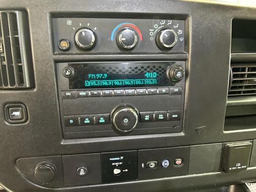 Summit White 2018 Chevrolet Express 2500 Work Van