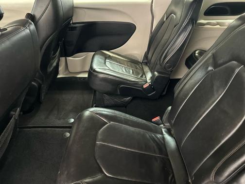 Velvet Red Pearlcoat 2017 Chrysler Pacifica Touring-L