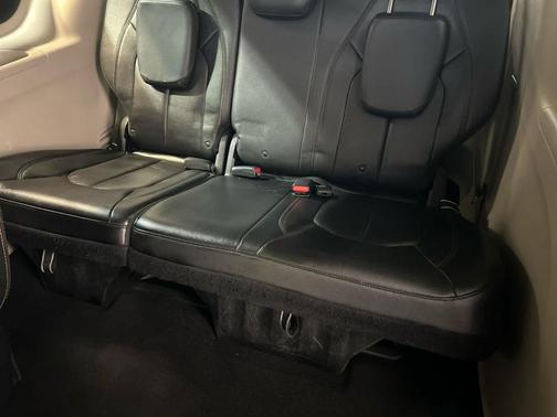 Velvet Red Pearlcoat 2017 Chrysler Pacifica Touring-L