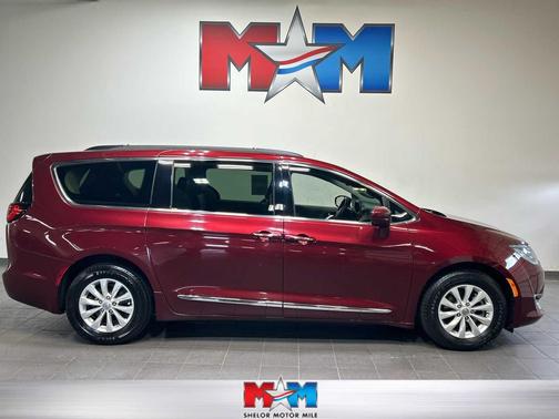 Velvet Red Pearlcoat 2017 Chrysler Pacifica Touring-L