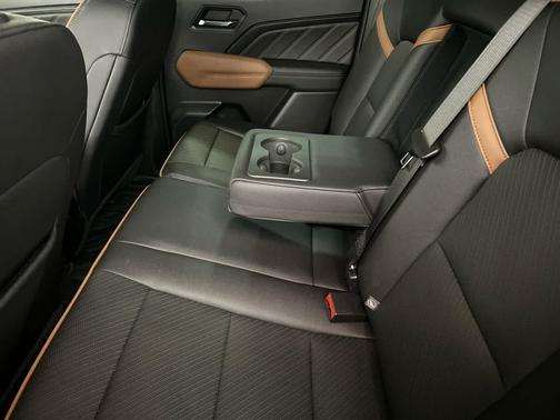 Desert Sand Metallic 2023 GMC Canyon AT4