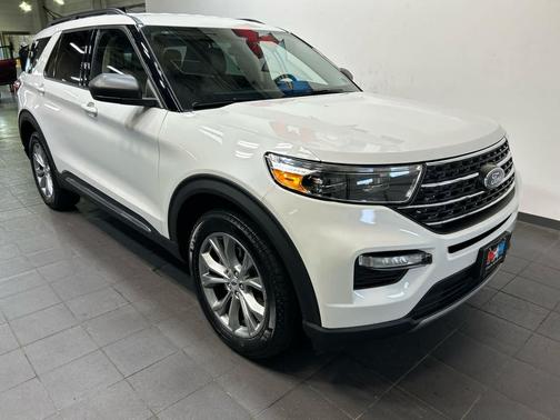 Star White Metallic Tri-Coat 2023 Ford Explorer XLT