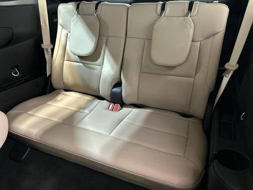Star White Metallic Tri-Coat 2023 Ford Explorer XLT