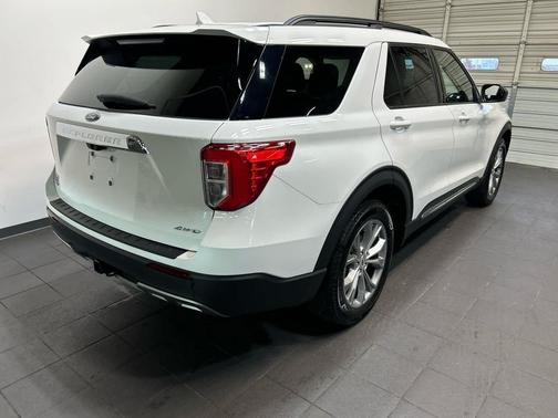 Star White Metallic Tri-Coat 2023 Ford Explorer XLT