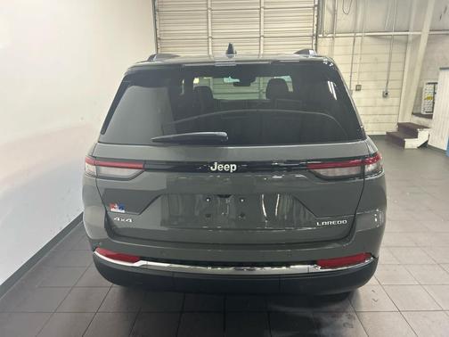 Sting-Gray Clearcoat 2027 Jeep Grand Cherokee Laredo