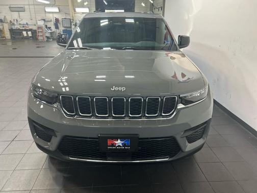 Sting-Gray Clearcoat 2027 Jeep Grand Cherokee Laredo