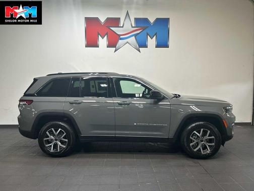 Sting-Gray Clearcoat 2027 Jeep Grand Cherokee Laredo