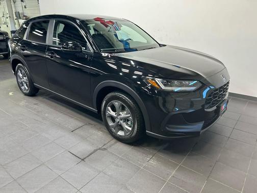 Crystal Black Pearl 2027 Honda HR-V LX