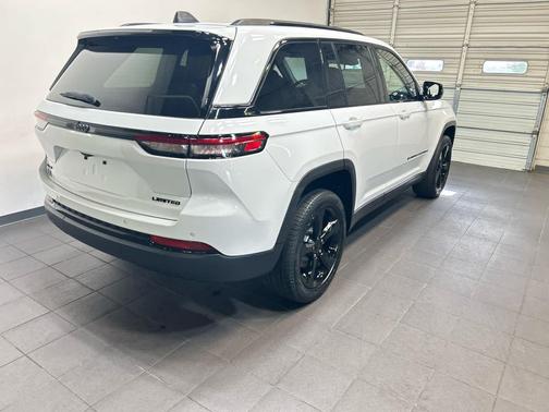 Bright White Clearcoat 2023 Jeep Grand Cherokee Limited