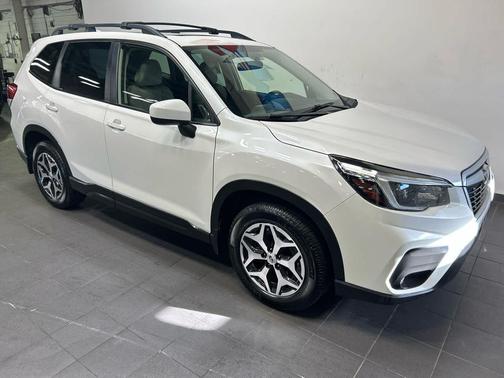 Crystal White Pearl 2021 Subaru Forester Premium
