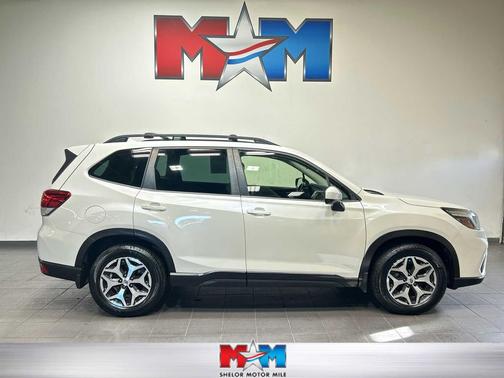 Crystal White Pearl 2021 Subaru Forester Premium