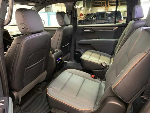2024 GMC Acadia AWD AT4