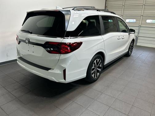 Platinum White Pearl 2026 Honda Odyssey EX-L