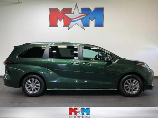 2023 Toyota Sienna XLE 7 Passenger