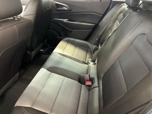 GAZ SUMMIT WHITE 2026 Chevrolet Trax LT