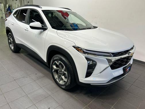 GAZ SUMMIT WHITE 2026 Chevrolet Trax LT