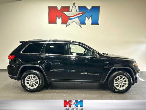 Diamond Black Crystal Pearlcoat 2018 Jeep Grand Cherokee Laredo E