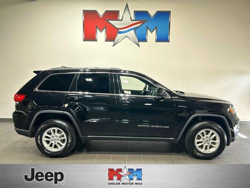 Diamond Black Crystal Pearlcoat 2018 Jeep Grand Cherokee Laredo E