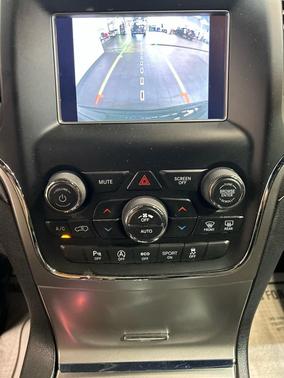 Diamond Black Crystal Pearlcoat 2018 Jeep Grand Cherokee Laredo E