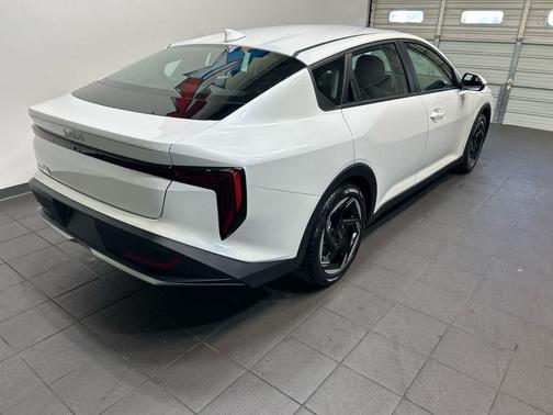 Snow White Pearl 2026 Kia K4 EX