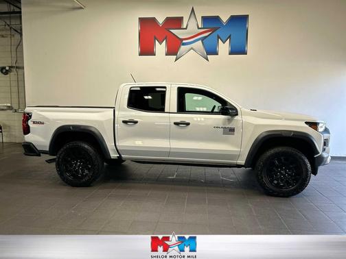 Summit White 2024 Chevrolet Colorado Trail Boss