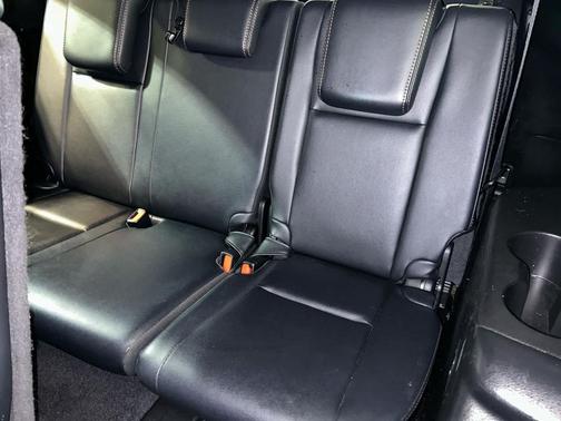 Midnight Black Metallic 2018 Toyota Highlander XLE