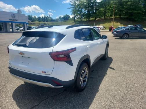 Summit White 2026 Chevrolet Trax LT