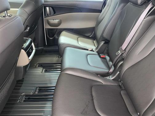 Snow White Pearl 2026 Kia Carnival LXS