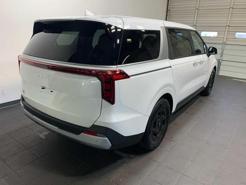 Snow White Pearl 2026 Kia Carnival LXS