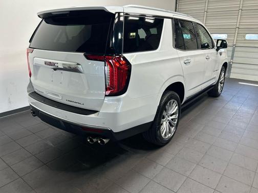 White Frost Tricoat 2022 GMC Yukon Denali
