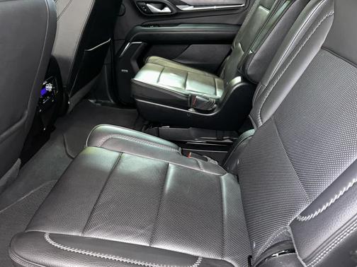 White Frost Tricoat 2022 GMC Yukon Denali
