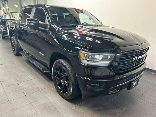 Diamond Black Crystal Pearlcoat 2023 RAM 1500 Laramie