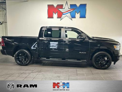 Diamond Black Crystal Pearlcoat 2023 RAM 1500 Laramie