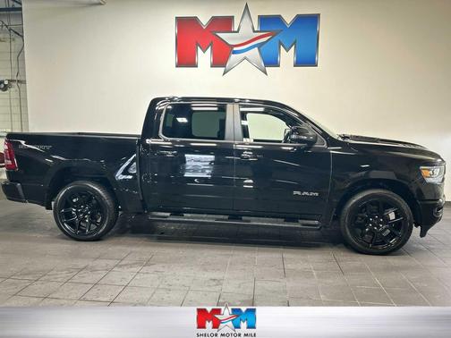 Diamond Black Crystal Pearlcoat 2023 RAM 1500 Laramie