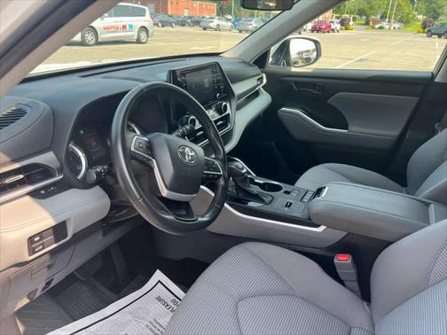 2022 Toyota Highlander Hybrid LE
