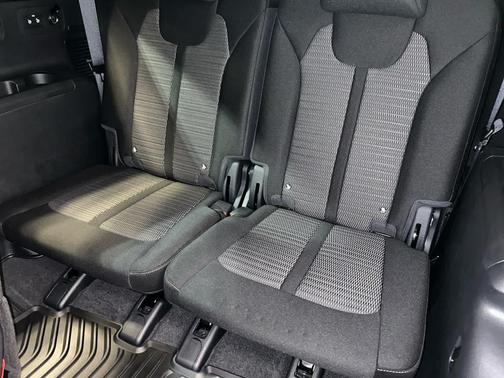 GLACIAL WHITE 2026 Kia Sorento LX