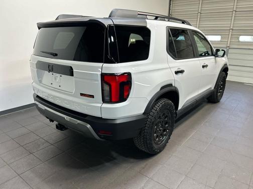 Platinum White Pearl 2026 Honda Passport AWD TrailSport Blackout