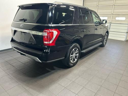 AGATE BLACK METALLIC 2019 Ford Expedition XLT