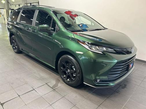 Cypress 2025 Toyota Sienna Woodland Edition