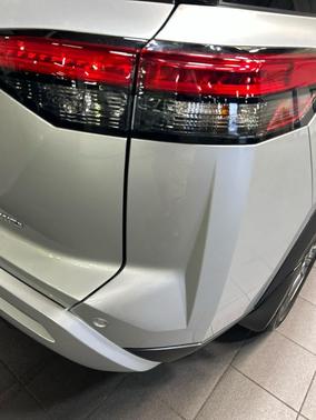 Brilliant Silver Metallic 2024 Nissan Pathfinder SL 4WD