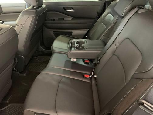 2024 Nissan Pathfinder SL 4WD