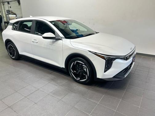 Snow White Pearl 2026 Kia K4 EX