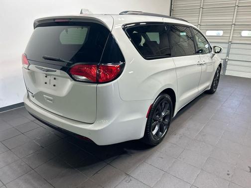 Luxury White Pearlcoat 2019 Chrysler Pacifica Touring-L Plus