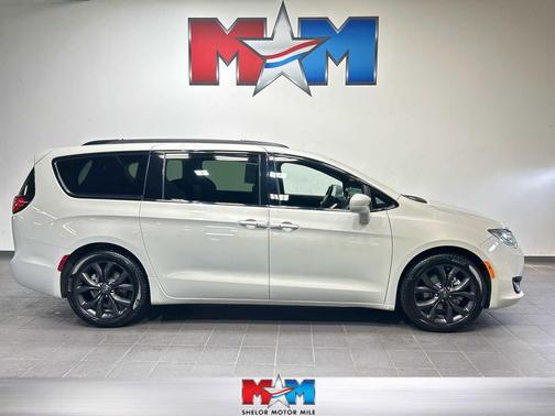 Luxury White Pearlcoat 2019 Chrysler Pacifica Touring-L Plus